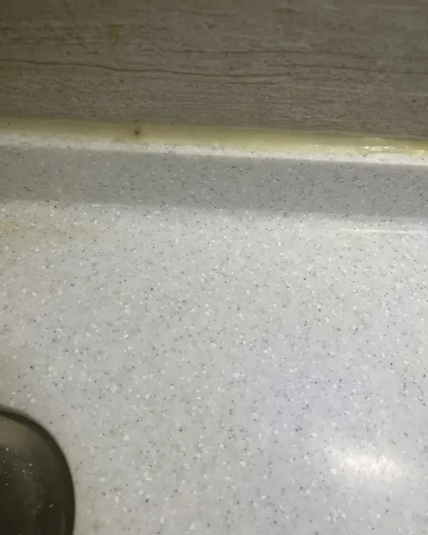 싱크대 상판 정수기 구멍 메우기 이후 모습