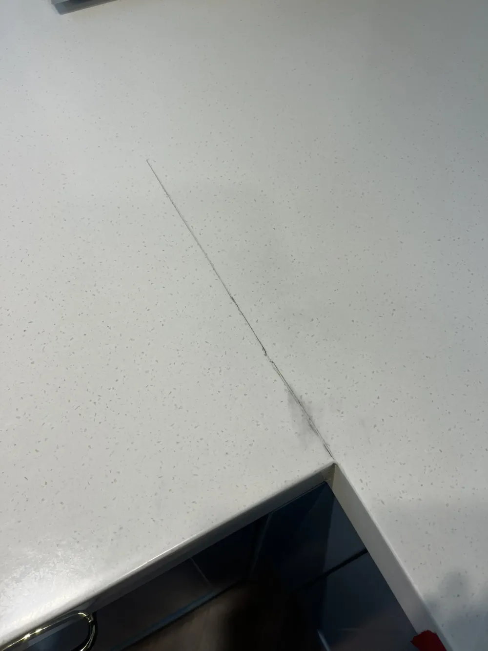 싱크대 상판 접합부 갈라짐 수리 수리 전 접합부 갈라짐
